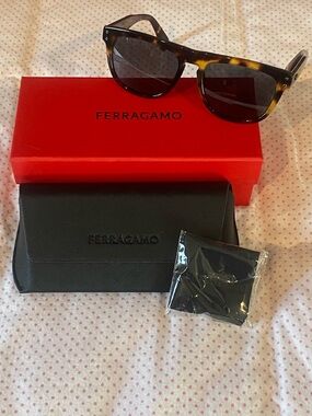 NIB Salvatore Ferragamo Tortoise Rectangle Sunglasses Italy w/Case